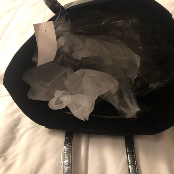 NWT Ann Taylor Large Tote 18” W- 12” L 11” Strap Drop - Picture 5 of 8